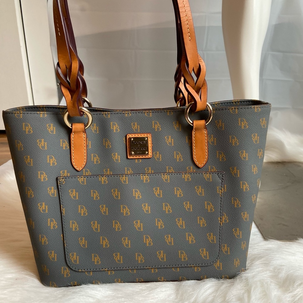 Dooney and Bourke - Small Tammy tote